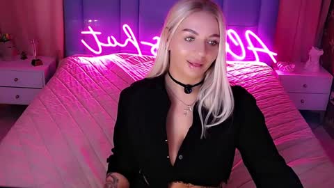 AlwaysHot online show from March 18, 2026, 2:04 am