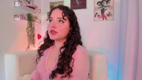 Snapshot of ally_belle chatting on July 3, 2026, 7:09 pm Ally Belle online show from July 3, 2026, 7:09 pm