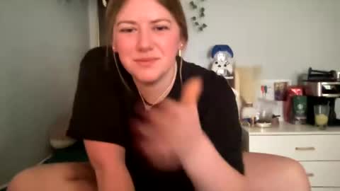 Snapshot of allyanalangel chatting on January 8, 2025, 8:39 pm allyanalangel online show from January 8, 2025, 8:39 pm