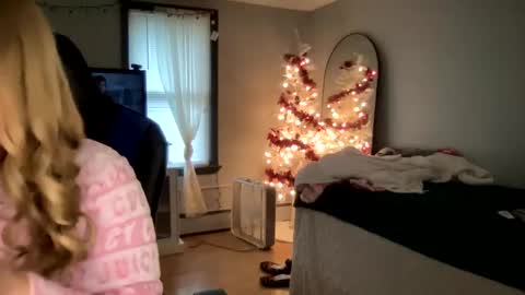 Snapshot of allyanalangel chatting on January 13, 2025, 8:04 pm allyanalangel online show from January 13, 2025, 8:04 pm