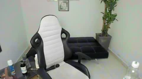 allyssann online show from January 28, 2025, 1:08 am