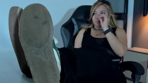 ALMA FENIX  online show from February 21, 2026, 1:01 pm