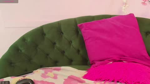 ALMENDRAEVANS online show from January 13, 2025, 2:42 pm