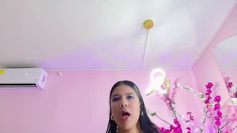 ALMENDRAEVANS online show from January 26, 2025, 10:45 am