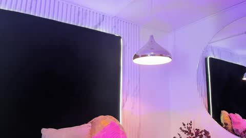 ALMENDRAEVANS online show from February 7, 2025, 6:24 pm