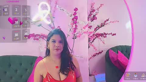 ALMENDRAEVANS online show from February 9, 2025, 11:47 am