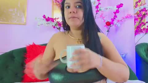 ALMENDRAEVANS online show from November 22, 2025, 11:53 am