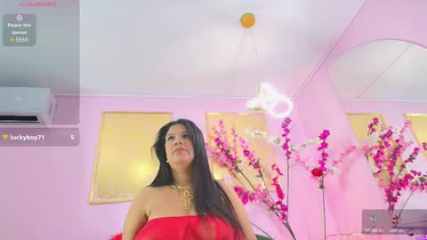 ALMENDRAEVANS online show from December 5, 2025, 1:09 pm