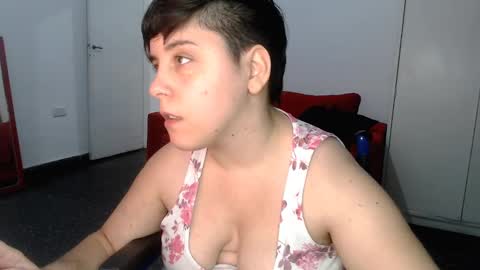 Snapshot of almondonwheels chatting on December 11, 2024, 11:21 pm Almond online show from December 11, 2024, 11:21 pm