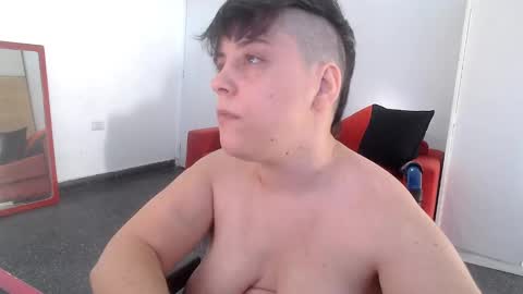 Snapshot of almondonwheels chatting on December 15, 2024, 9:09 pm Almond online show from December 15, 2024, 9:09 pm