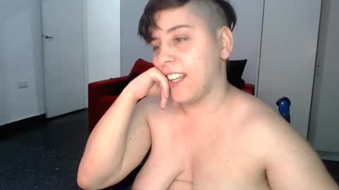 Snapshot of almondonwheels chatting on December 16, 2024, 12:15 am Almond online show from December 16, 2024, 12:15 am