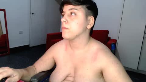 Snapshot of almondonwheels chatting on December 23, 2024, 1:18 am Almond online show from December 23, 2024, 1:18 am