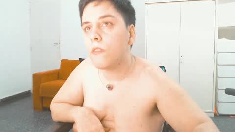 Snapshot of almondonwheels chatting on March 10, 2025, 1:12 am Almond online show from March 10, 2025, 1:12 am