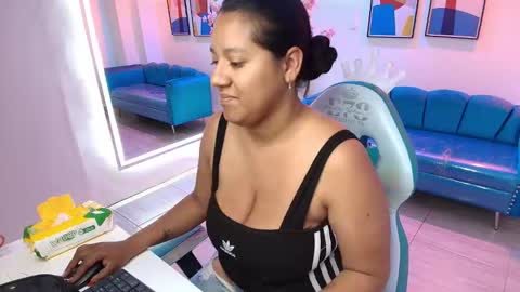 Alondra  online show from November 16, 2025, 3:34 am