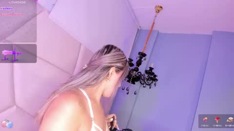 Snapshot of alondra_milff chatting on December 2, 2024, 2:09 am ALONDRAMILF online show from December 2, 2024, 2:09 am