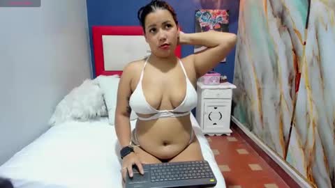 Snapshot of alondra_tits chatting on November 22, 2025, 12:26 pm alondra_tits online show from November 22, 2025, 12:26 pm