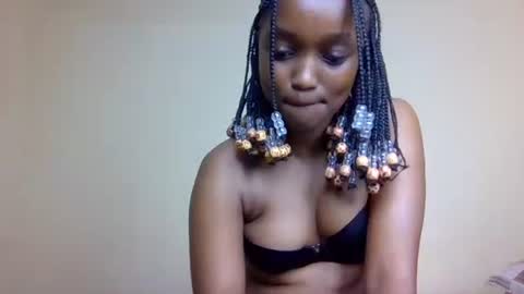 Snapshot of alora_bby chatting on November 15, 2025, 8:33 am Elly online show from November 15, 2025, 8:33 am