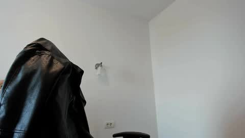 Snapshot of alphagodleatherking92 chatting on June 3, 2026, 2:33 pm LeatherMaster online show from June 3, 2026, 2:33 pm