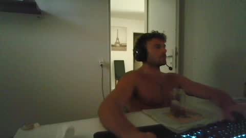 alphah_hunk online show from June 25, 2026, 1:04 pm