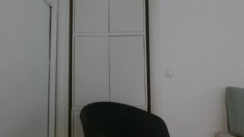 alphahung23 online show from November 20, 2025, 8:03 am