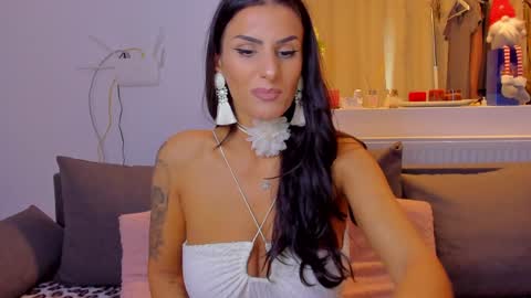 Snapshot of alphaqueenx chatting on November 24, 2025, 10:37 am Michelle online show from November 24, 2025, 10:37 am