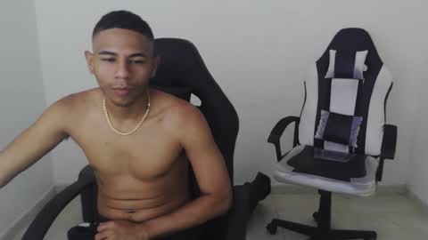 alphas_latins online show from March 26, 2026, 6:46 pm