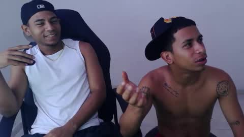 alphas_latins online show from April 10, 2026, 4:33 pm