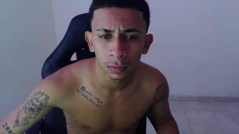 alphas_latins online show from April 11, 2026, 4:39 am