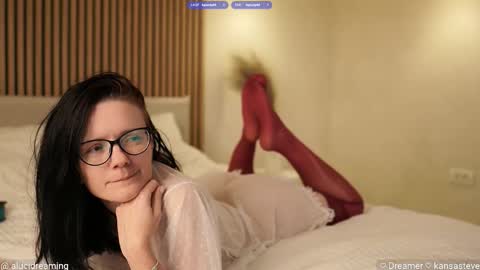 Snapshot of alucidreaming chatting on November 24, 2025, 8:19 pm Lucid Dreaming online show from November 24, 2025, 8:19 pm