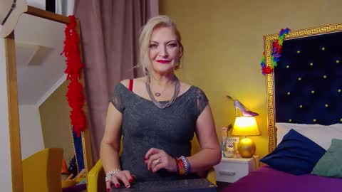 Alura Jenson online show from December 1, 2025, 8:03 pm