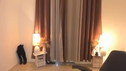 alwina_williams online show from April 13, 2026, 10:15 pm