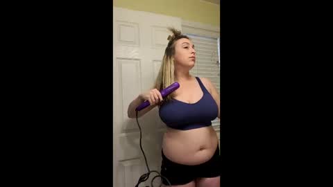 alyjeanne0420 online show from February 1, 2026, 9:02 pm