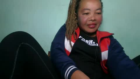 Snapshot of alypierette chatting on July 3, 2026, 7:15 am alypierette online show from July 3, 2026, 7:15 am