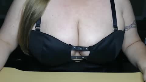 Snapshot of alyss_skye28 chatting on September 22, 2025, 1:18 am Alyss Skye online show from September 22, 2025, 1:18 am