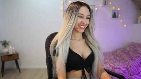 Amai  Liu online show from March 4, 2025, 7:11 pm