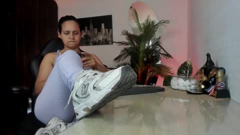 anny online show from October 23, 2025, 2:11 am