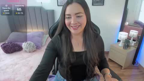 Hi Im AmaiaHelp me reach 100 likes online show from November 14, 2025, 7:34 pm