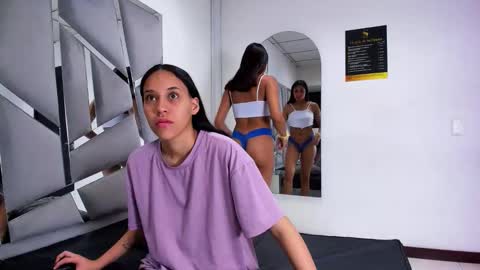 Amia y Sofia online show from October 27, 2025, 8:35 pm