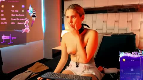 Ameliamartinez77 online show from May 4, 2026, 2:35 pm