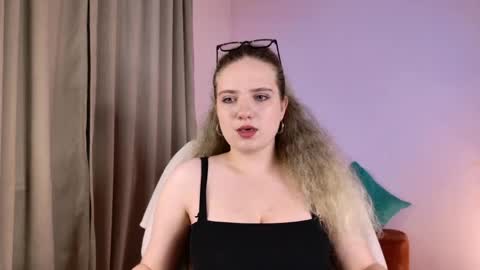 Snapshot of amaliya_evans chatting on May 11, 2026, 7:36 am Amaliya online show from May 11, 2026, 7:36 am
