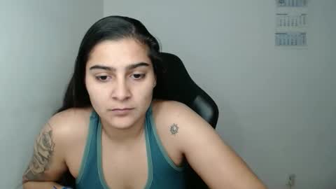 The queen of the biceps  online show from November 22, 2025, 4:50 pm