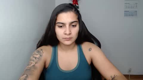 The queen of the biceps  online show from December 15, 2025, 5:17 pm