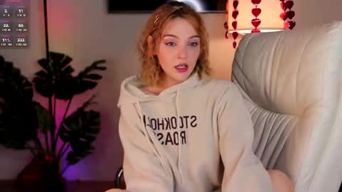 Snapshot of amanda__fox chatting on February 19, 2025, 1:28 pm Amanda fox online show from February 19, 2025, 1:28 pm