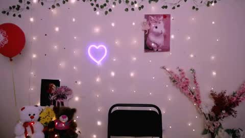 amanda_bright_ online show from April 9, 2026, 11:15 am