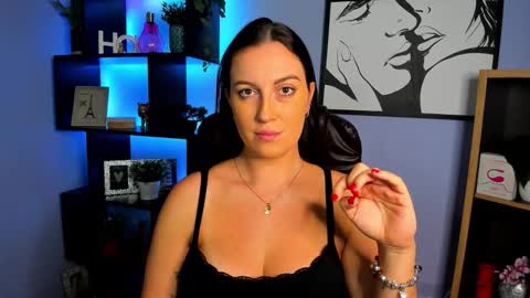 Amanda online show from November 17, 2025, 2:23 pm