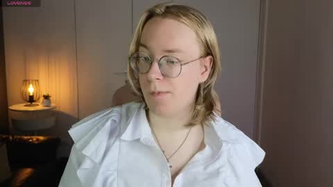 Snapshot of amanda_butlerr chatting on June 5, 2026, 12:44 pm Hi im Amanda online show from June 5, 2026, 12:44 pm