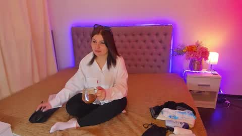 Snapshot of amandahoppe chatting on May 4, 2026, 4:52 am Amanda online show from May 4, 2026, 4:52 am