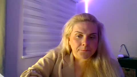 Amanda online show from November 20, 2025, 6:02 am