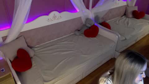 Snapshot of amandalind chatting on November 26, 2025, 3:35 pm AmandaLind online show from November 26, 2025, 3:35 pm