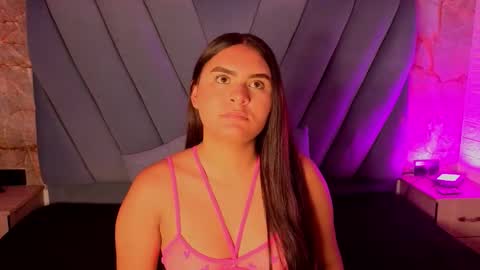 amarahanks_ online show from November 6, 2025, 11:44 am